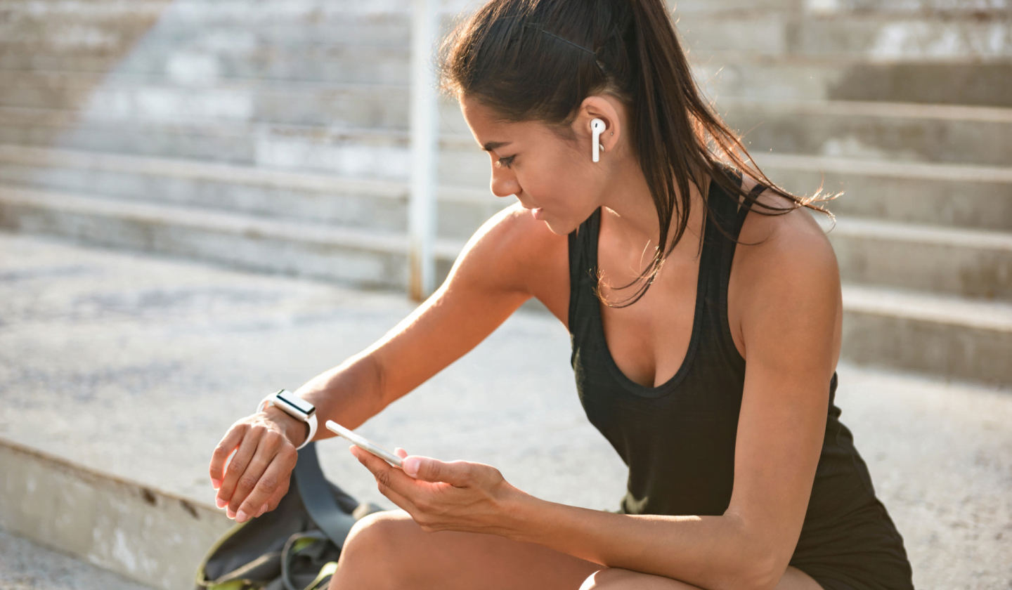 healthimation woman with apple watch